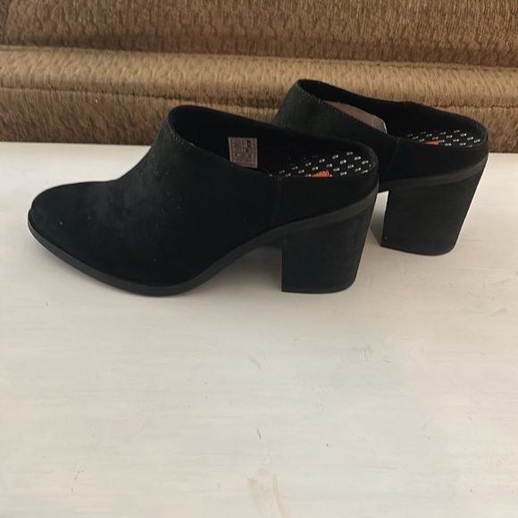 Rocket Dog slip in boot style. No wear.3 1/4” heal. Size 8.black suede. - Picture 6 of 6